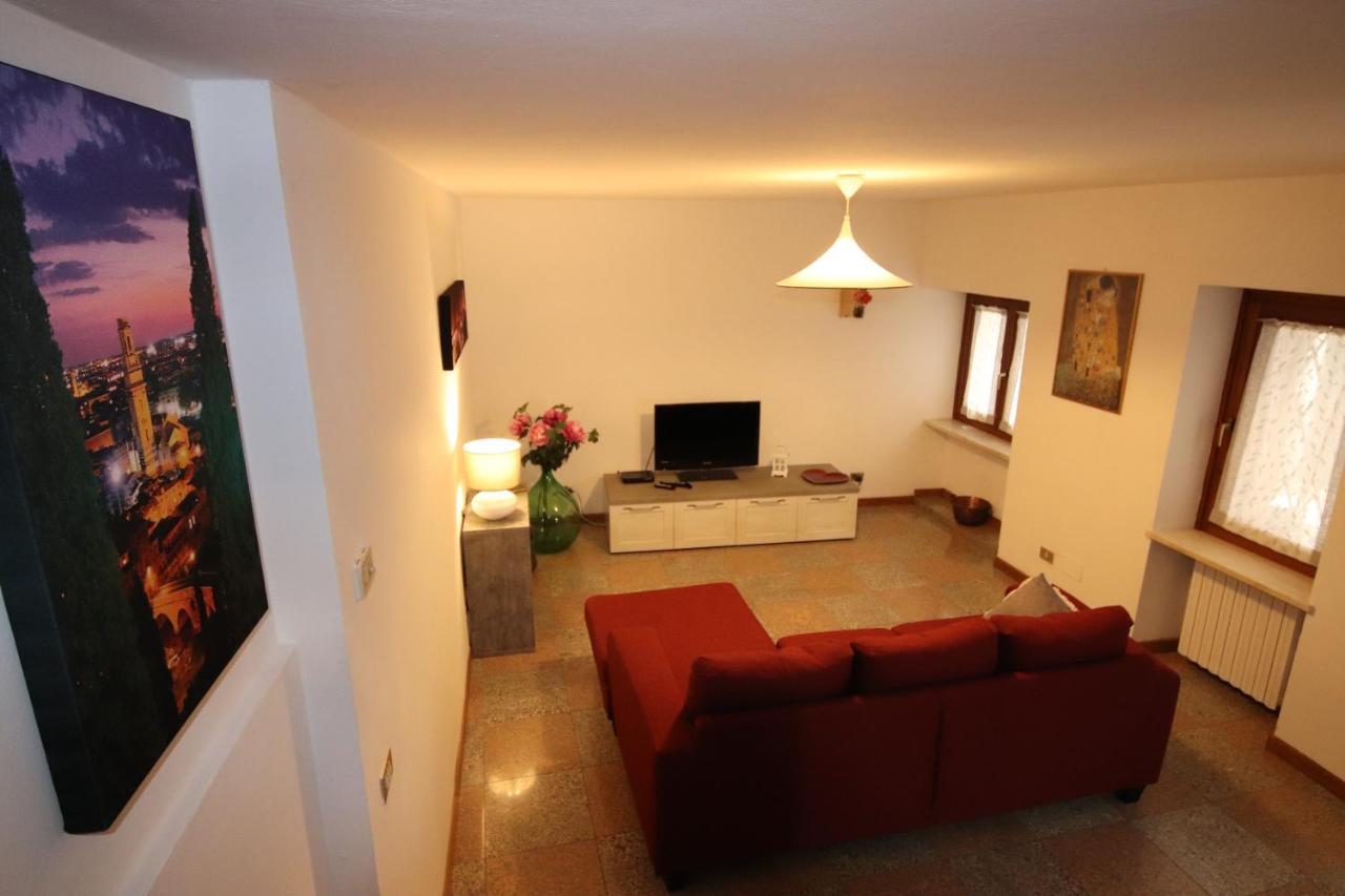 Casa Vacanze Al Borgo Caprino Veronese Exterior photo